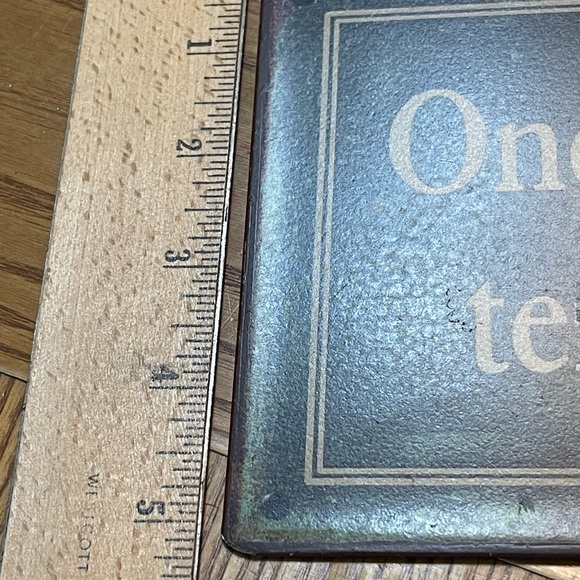 12x5 TIN SIGN - One Loyal Friend Is Worth Ten Thousand Relatives- Green And Gold - Picture 5 of 7